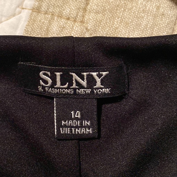 Fun, black sleeveless dress that twirls - Picture 3 of 6